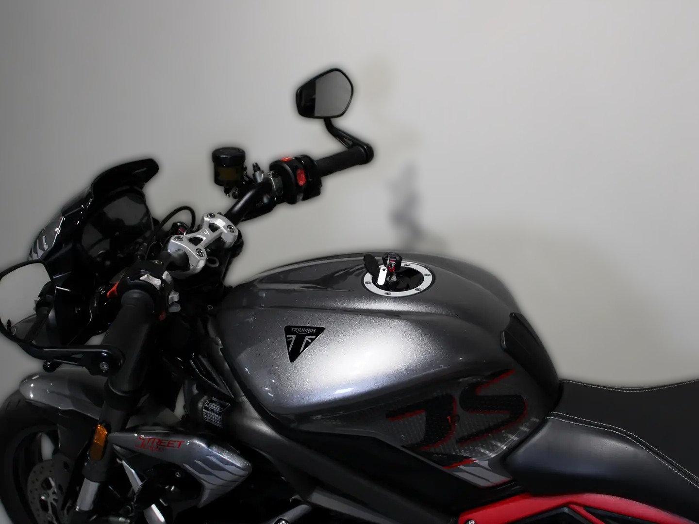 2021 Triumph Street Triple 765 - 22 000 km - Náhled 19