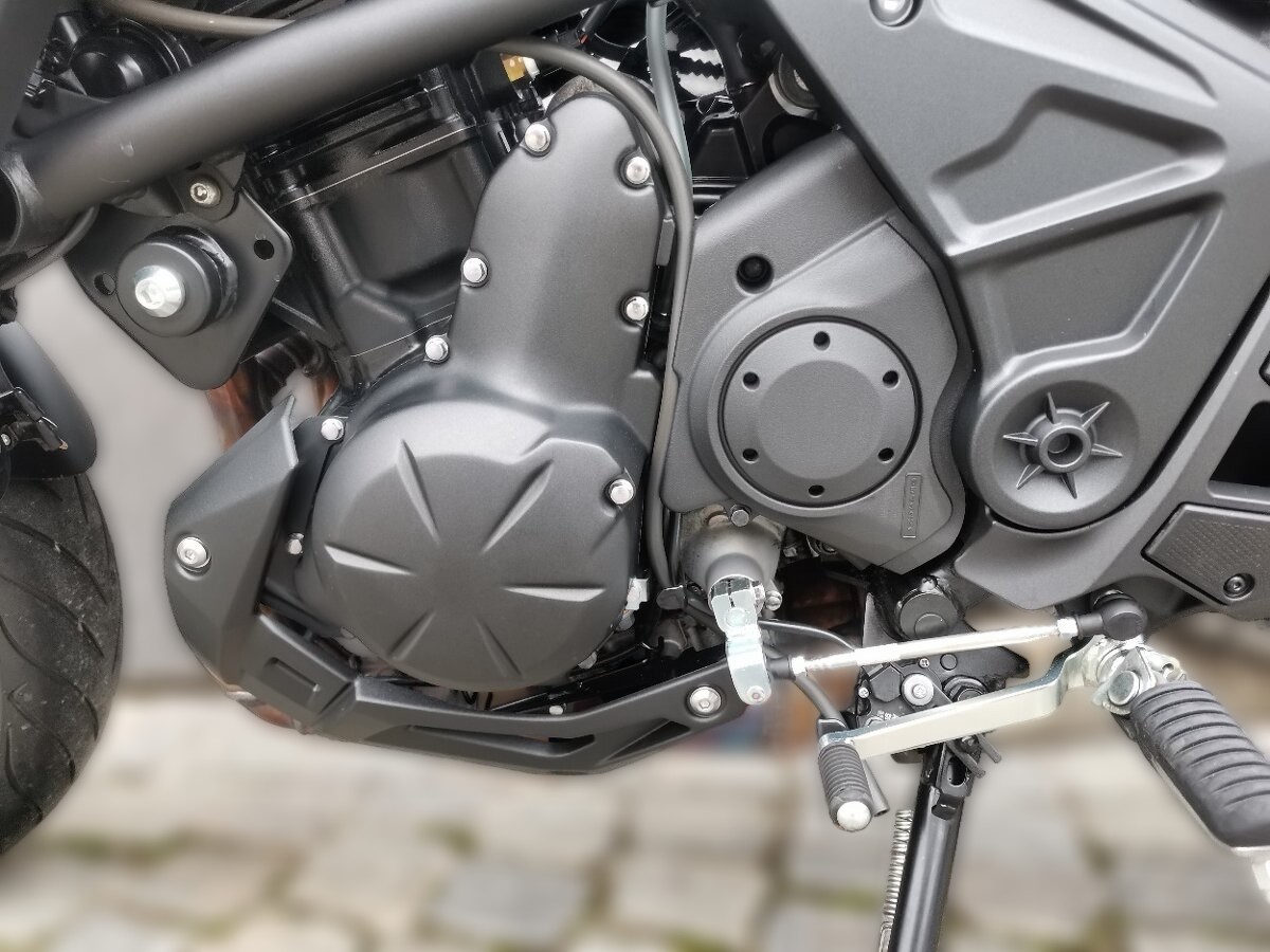 2022 Kawasaki Versys 650 - 12 000 km - Náhled 9