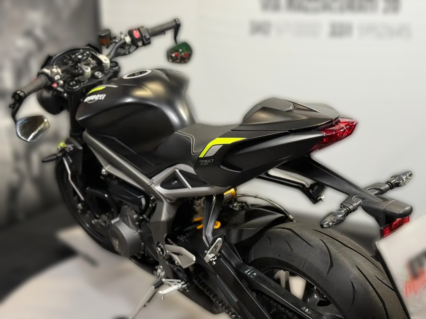 2020 Triumph Street Triple 765 - 34 400 km - Náhled 8