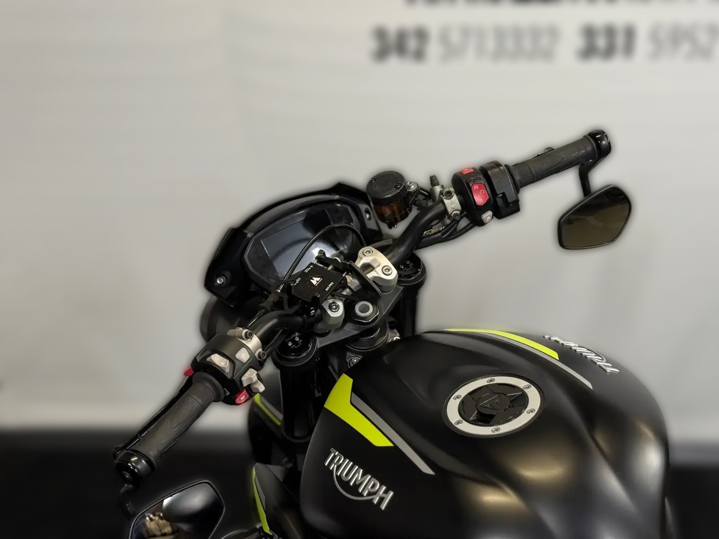 2020 Triumph Street Triple 765 - 34 400 km - Náhled 10