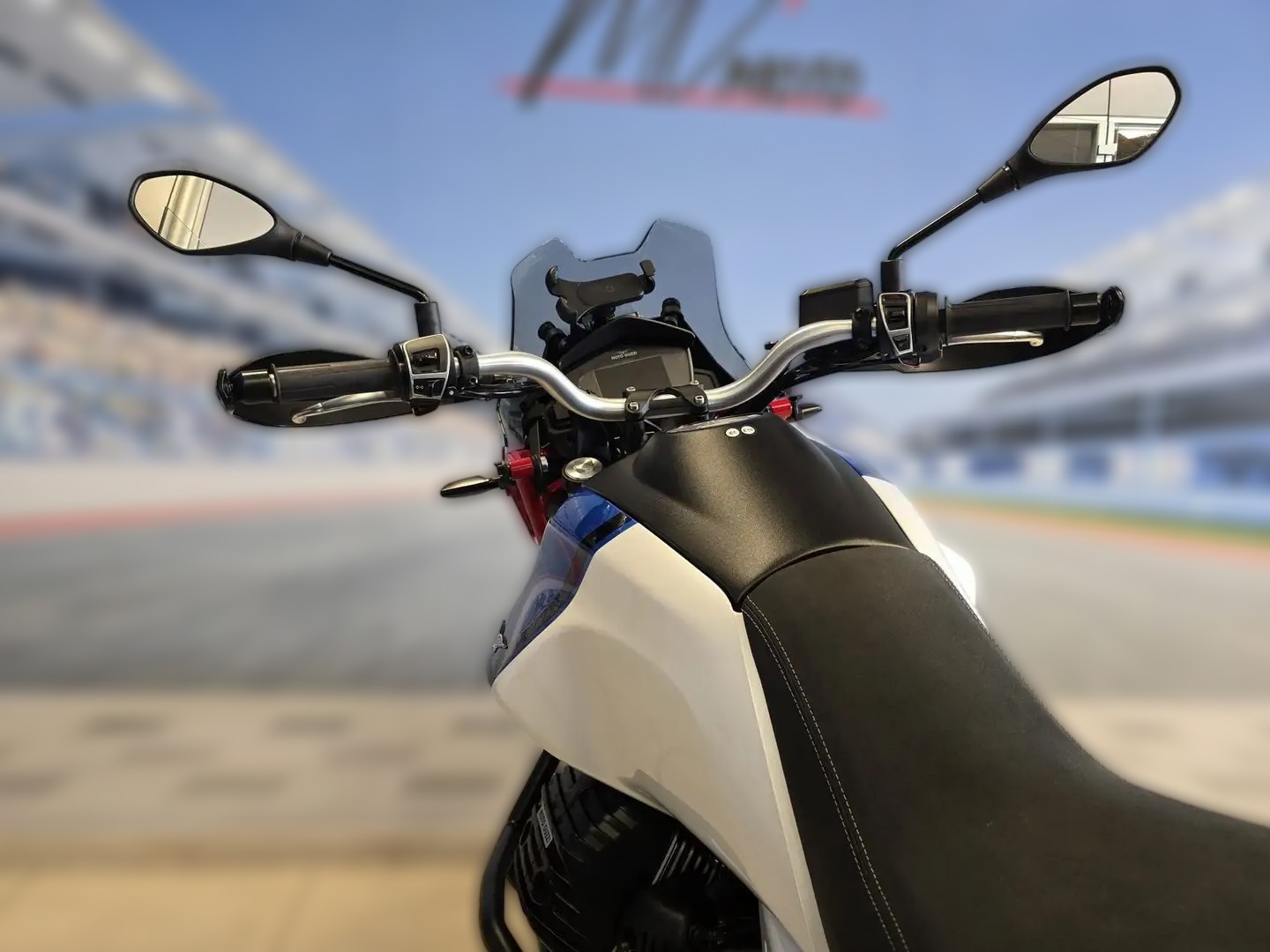 2023 Moto Guzzi V85 TT - 3 000 km - Náhled 5