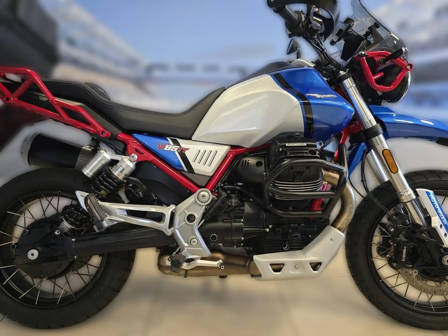 2023 Moto Guzzi V85 TT - 3 000 km - Náhled 10