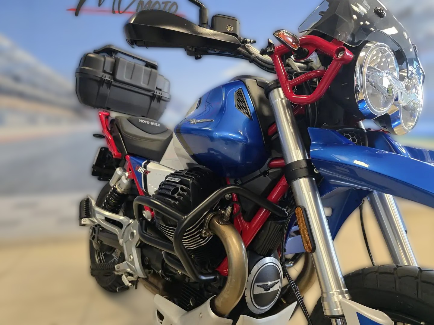 2023 Moto Guzzi V85 TT - 3 000 km - Náhled 11