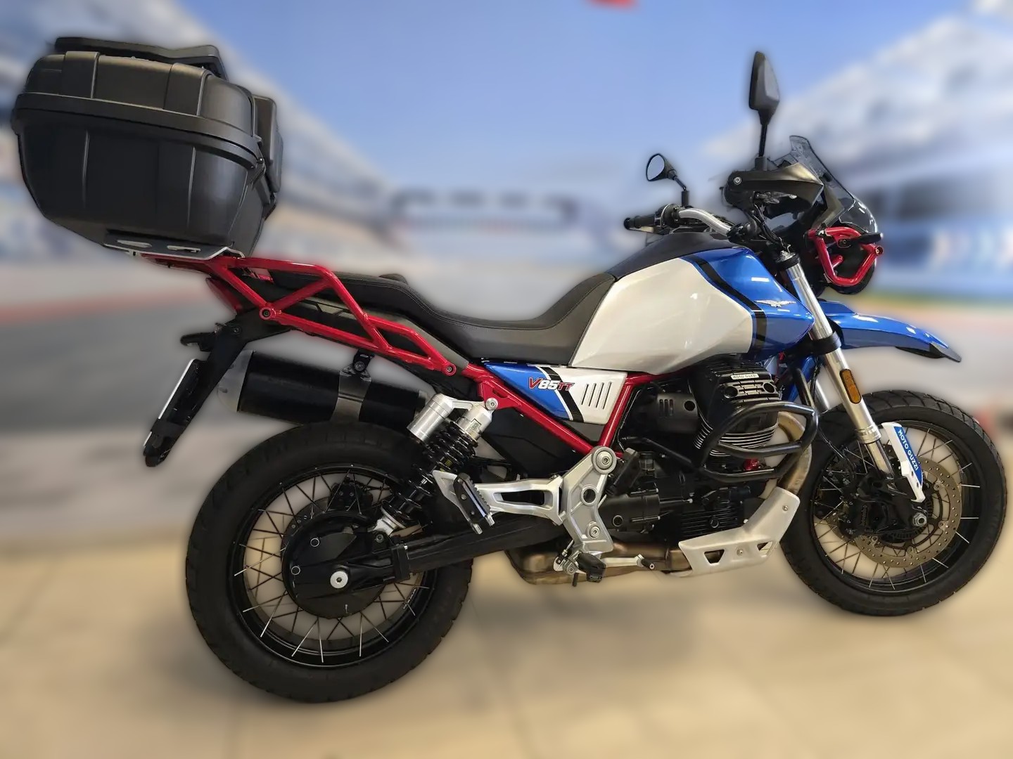 2023 Moto Guzzi V85 TT - 3 000 km - Náhled 15