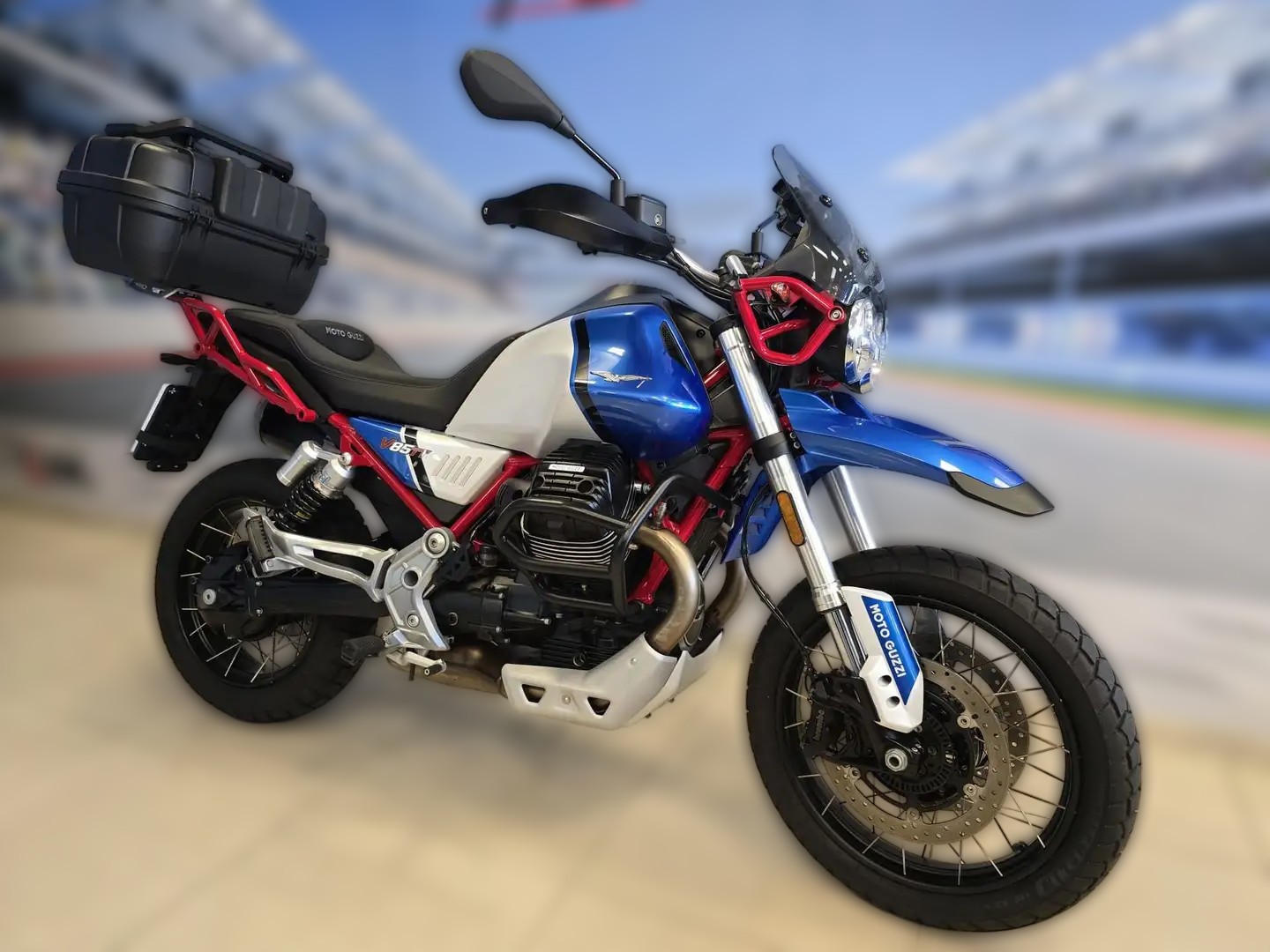 2023 Moto Guzzi V85 TT - 3 000 km - Náhled 16