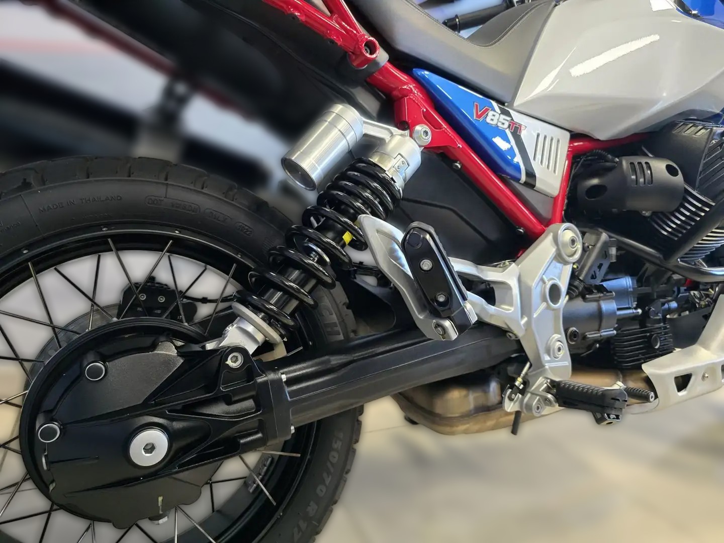 2023 Moto Guzzi V85 TT - 3 000 km - Náhled 17