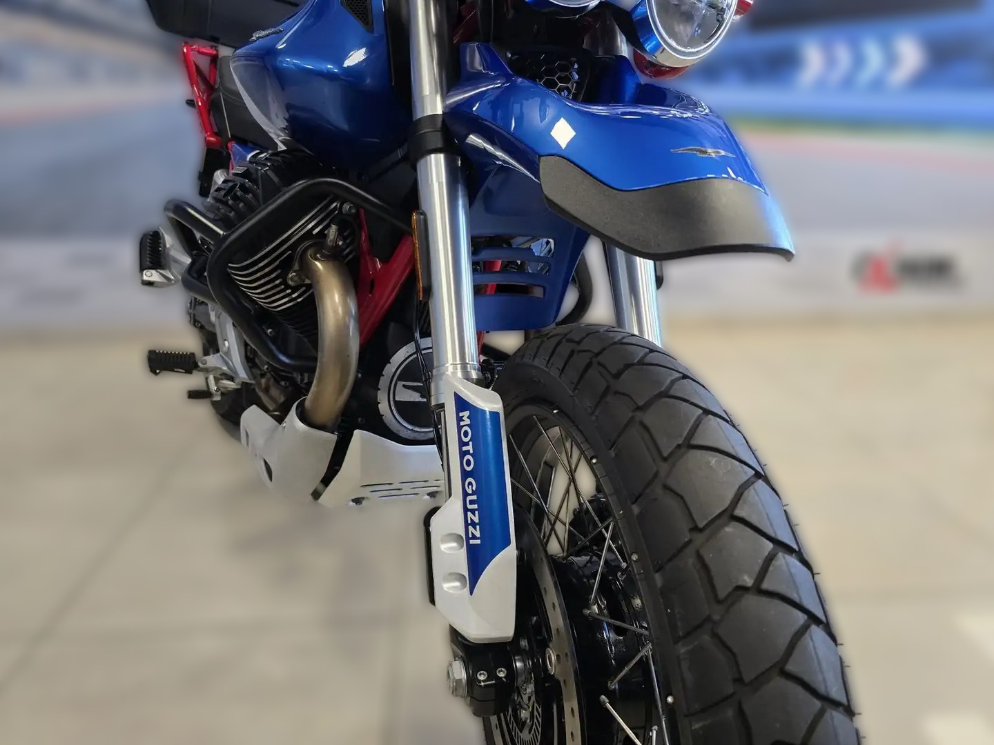 2023 Moto Guzzi V85 TT - 3 000 km - Náhled 19