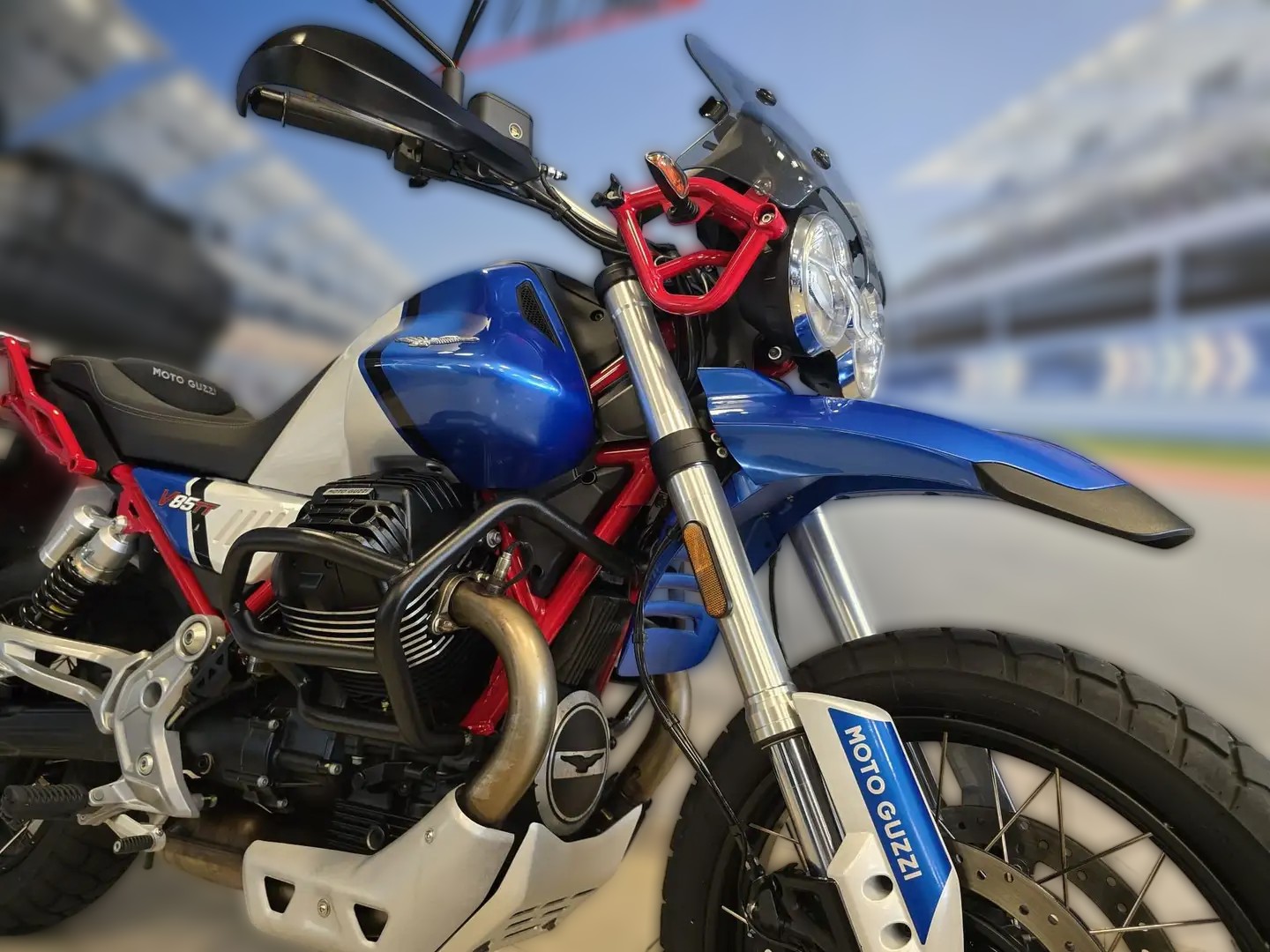 2023 Moto Guzzi V85 TT - 3 000 km - Náhled 20