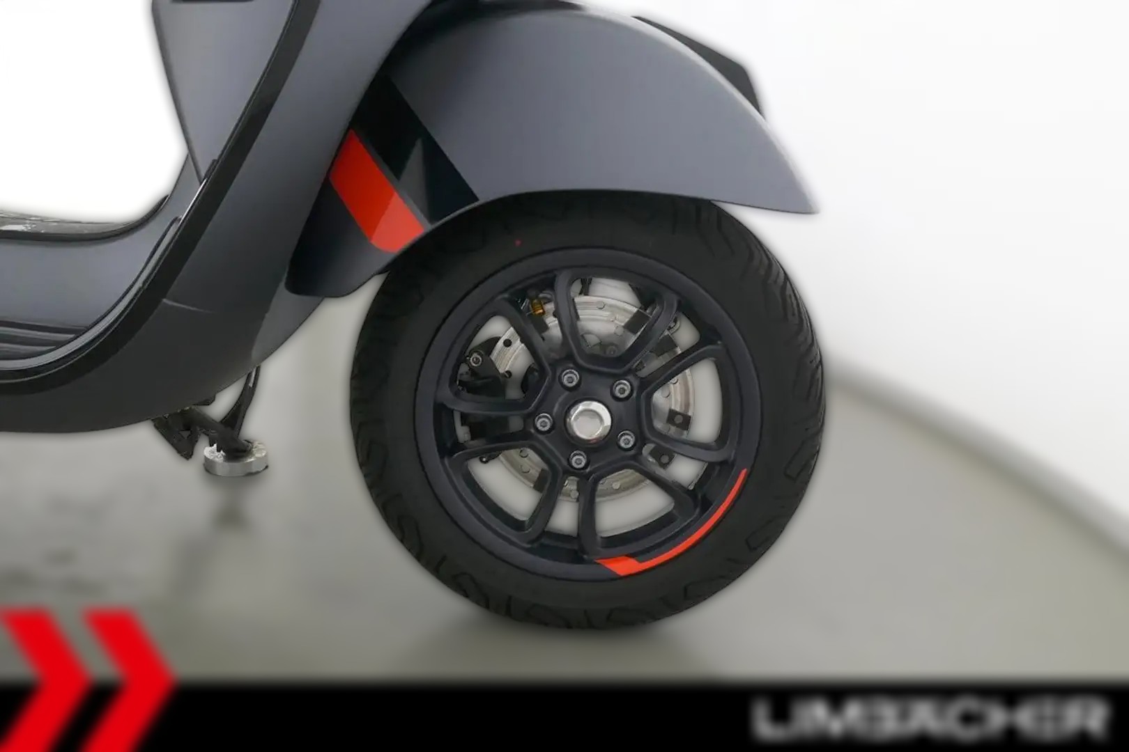 2025 Piaggio Vespa GTS - 4 576 km - Náhled 14