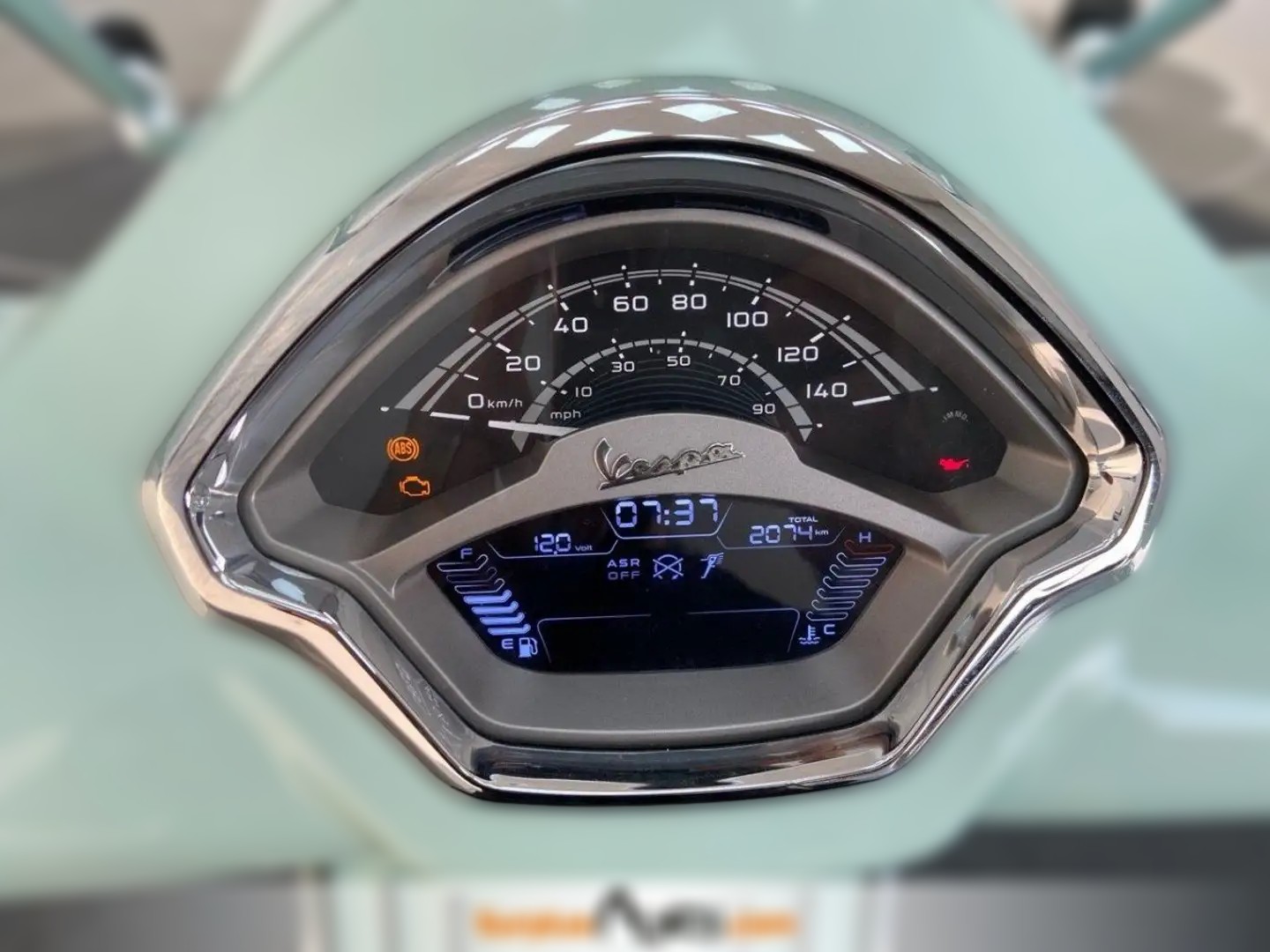 2023 Piaggio Vespa GTS - 2 100 km - Náhled 6