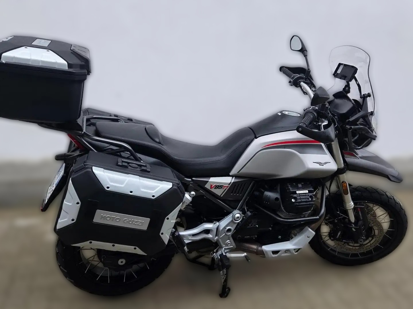 2023 Moto Guzzi V85 TT - 21 500 km - Náhled 4
