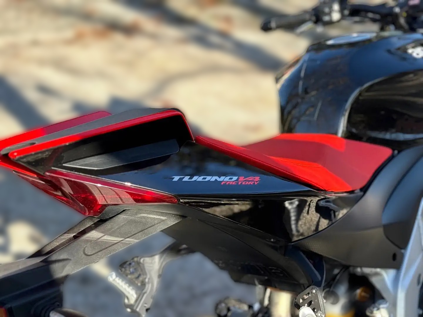 2023 Aprilia Tuono V4 - 14 999 km - Náhled 2