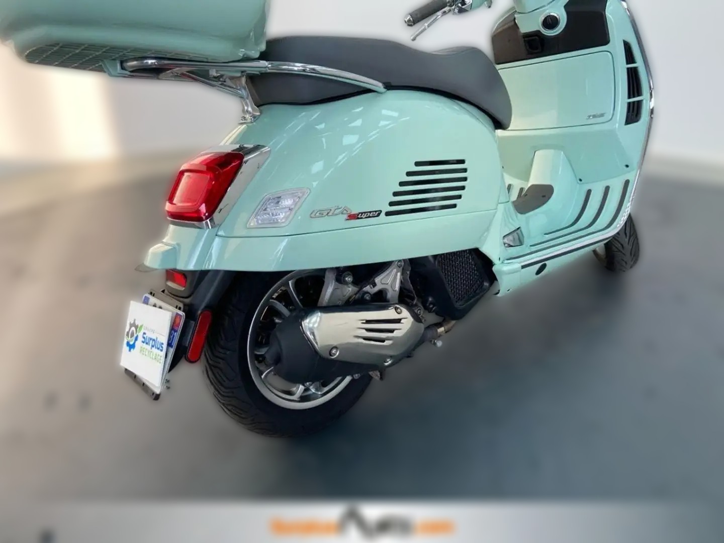 2023 Piaggio Vespa GTS - 2 100 km - Náhled 6