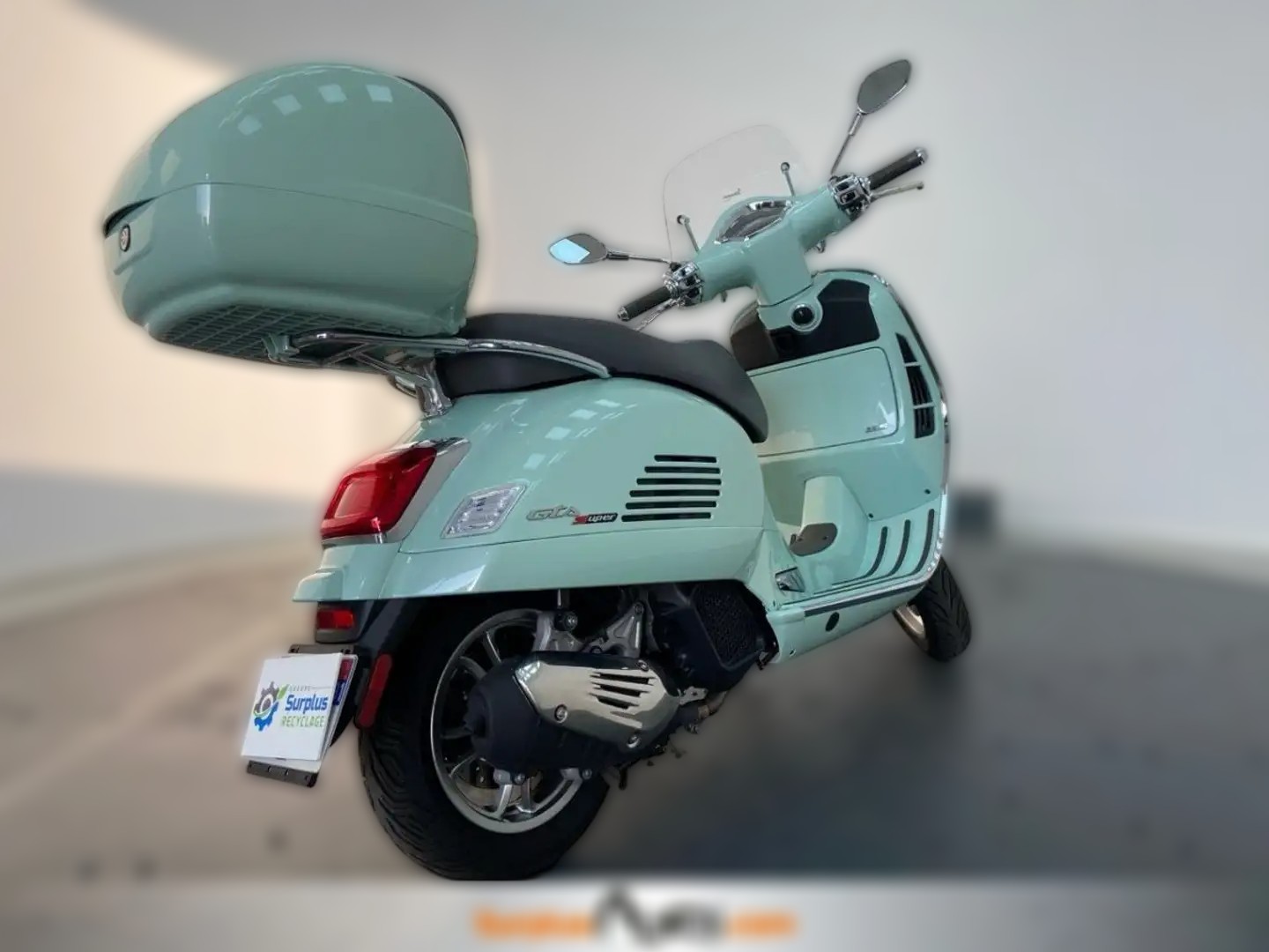 2023 Piaggio Vespa GTS - 2 100 km - Náhled 8
