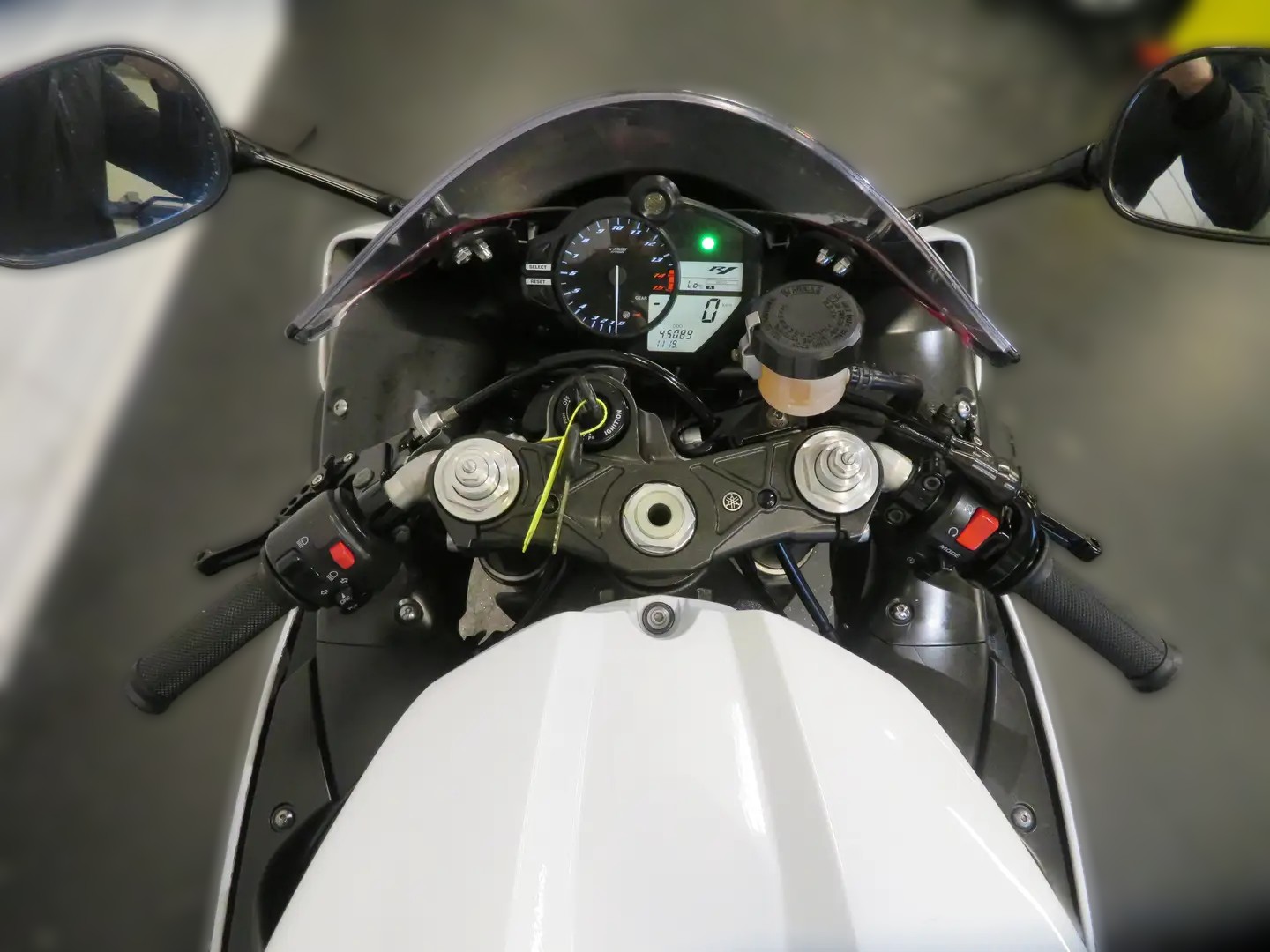 2011 Yamaha YZF-R1 - 45 100 km - Náhled 8