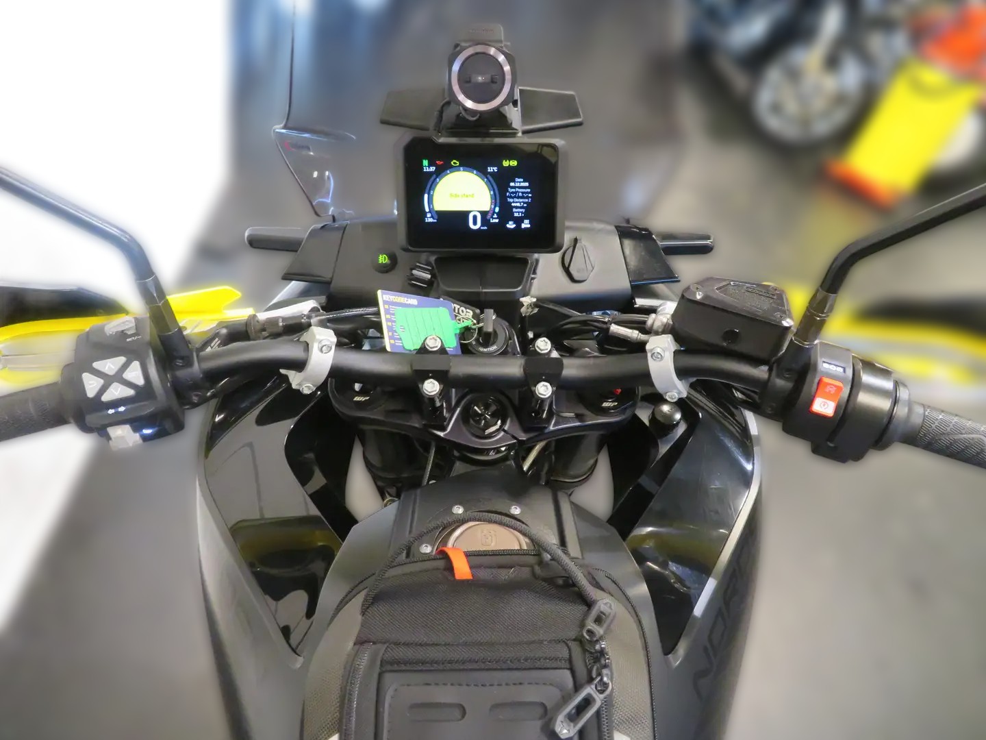 2022 Husqvarna Norden 901 - 44 300 km - Náhled 26