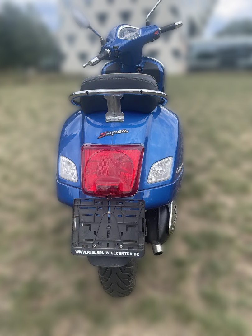 2015 Piaggio Vespa GTS - 1 600 km - Náhled 10