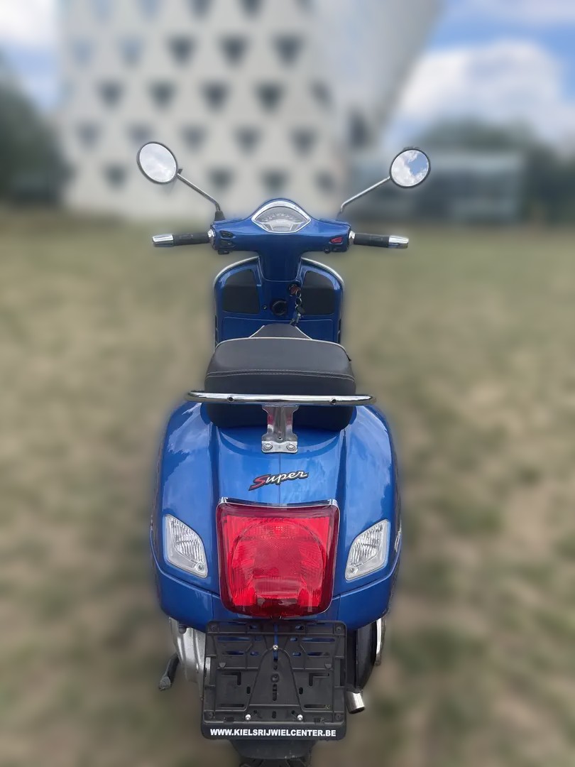 2015 Piaggio Vespa GTS - 1 600 km - Náhled 15