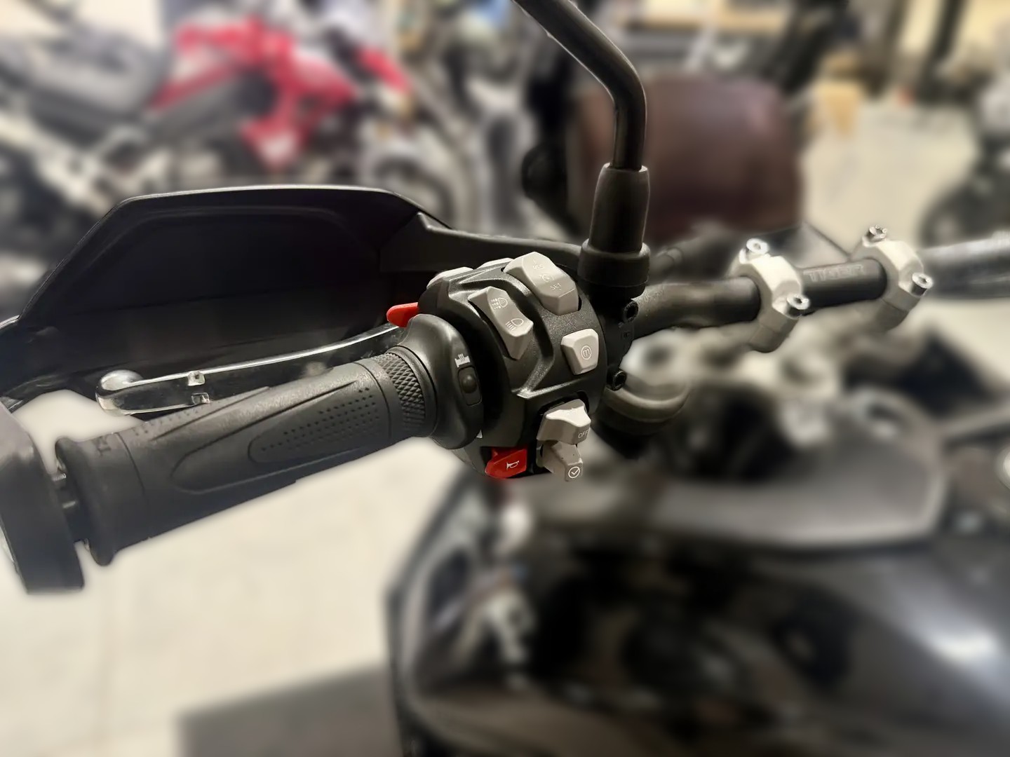 2025 Triumph Tiger 900 - 3 000 km - Náhled 15