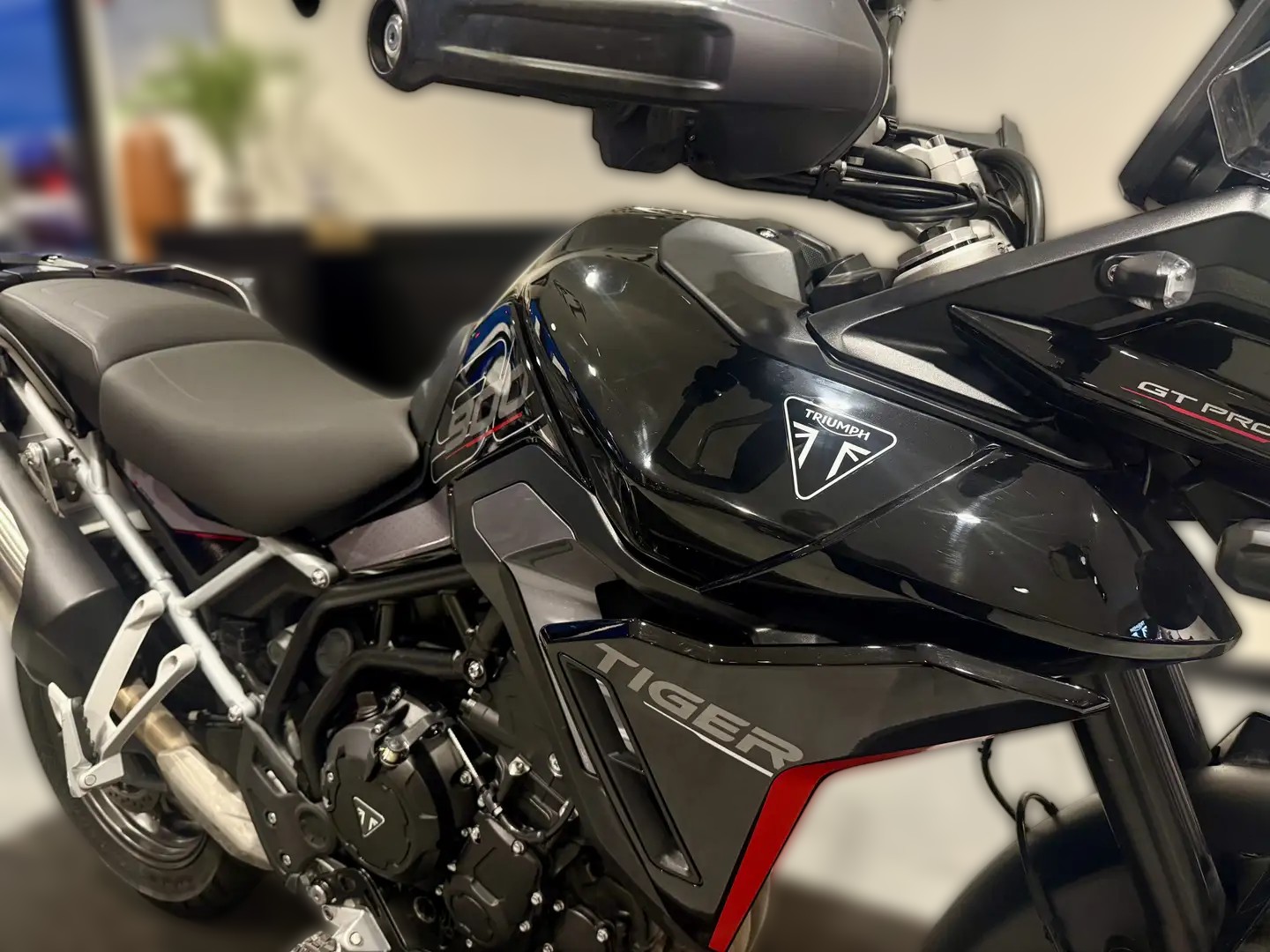 2025 Triumph Tiger 900 - 3 000 km - Náhled 30