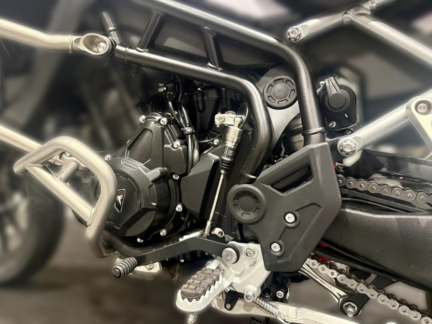2025 Triumph Tiger 900 - 3 000 km - Náhled 25