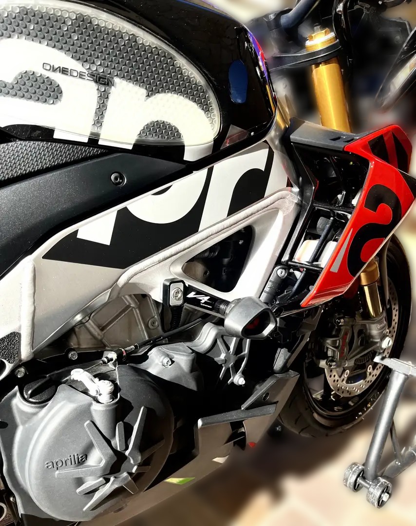 2023 Aprilia Tuono V4 - 9 000 km - Náhled 14