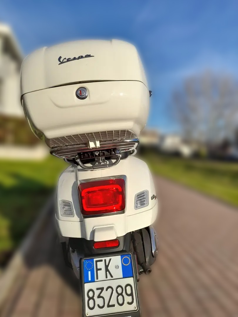 2024 Piaggio Vespa GTS - 525 km - Náhled 3