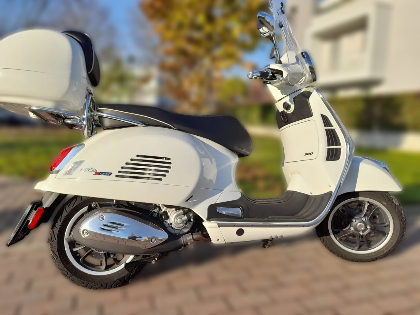 2024 Piaggio Vespa GTS - 525 km - Náhled 5