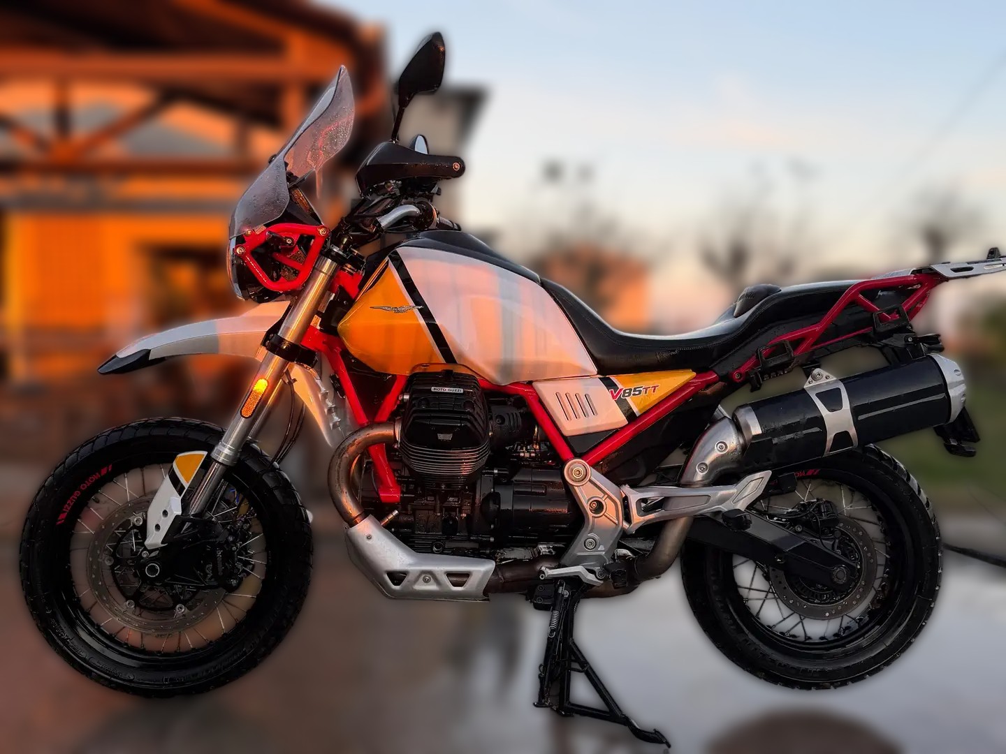 2021 Moto Guzzi V85 TT - 25 350 km - Náhled 3