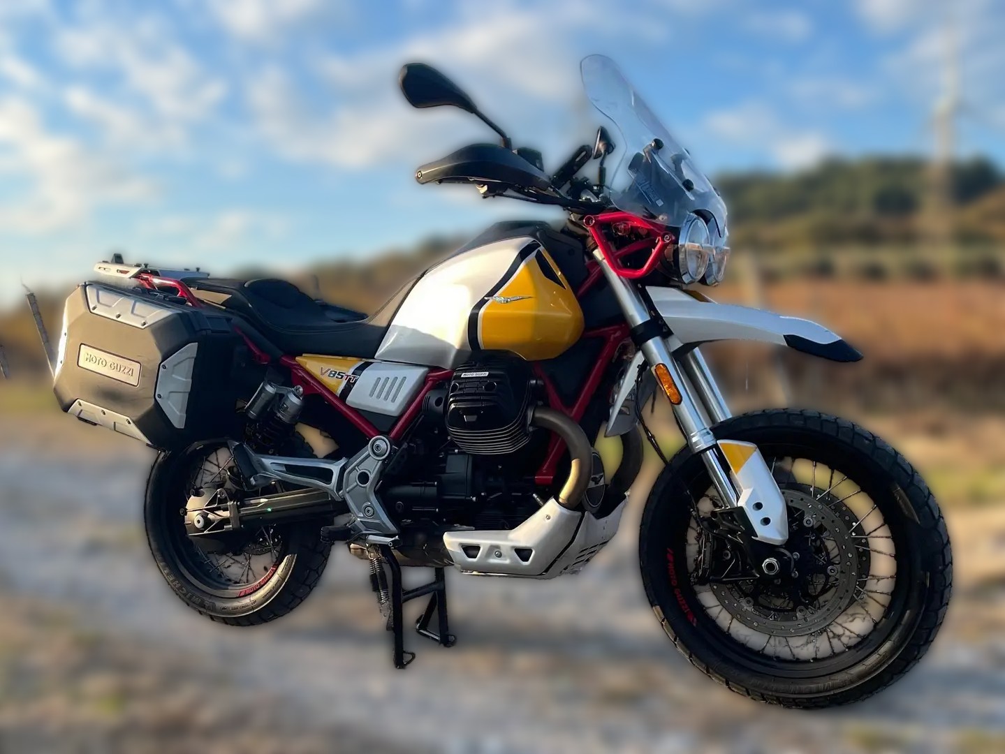 2021 Moto Guzzi V85 TT - 25 350 km - Náhled 12