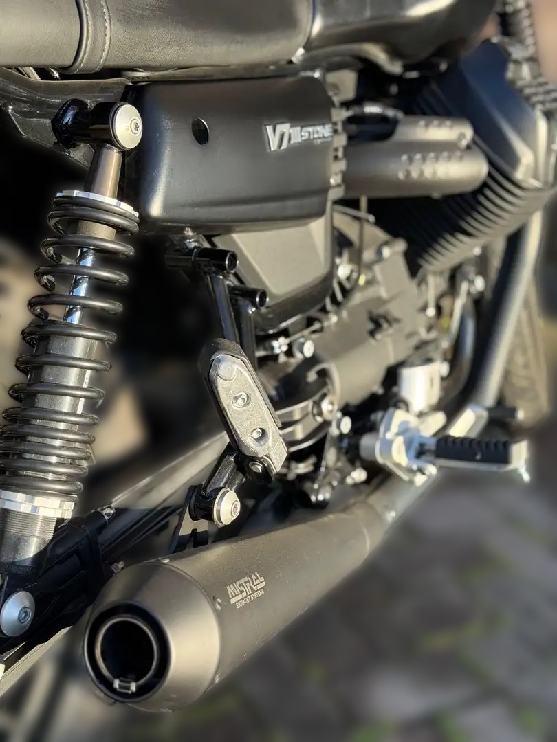 2018 Moto Guzzi V7 - 11 000 km - Náhled 11