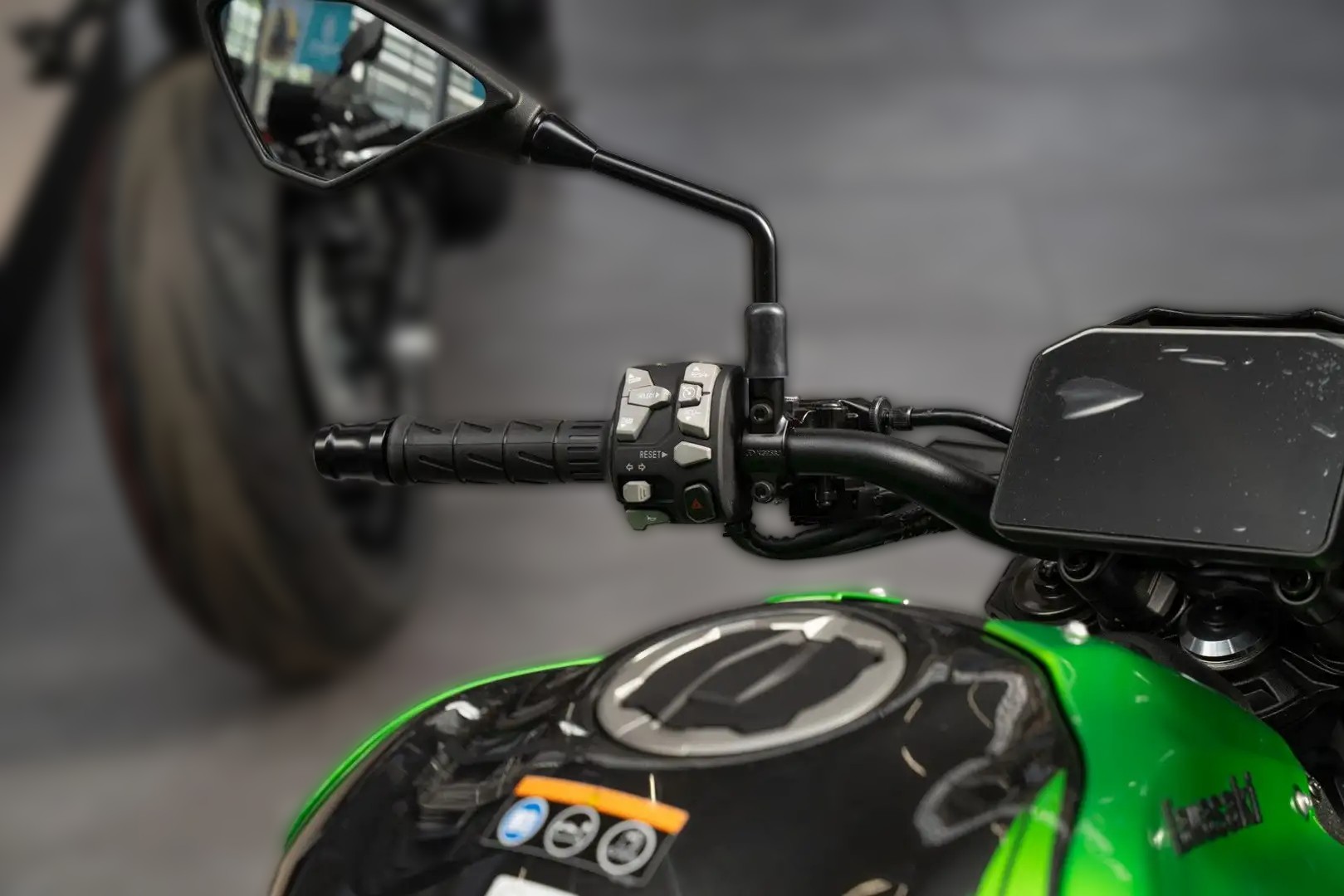 2025 Kawasaki Z900 - 0 km - Náhled 13