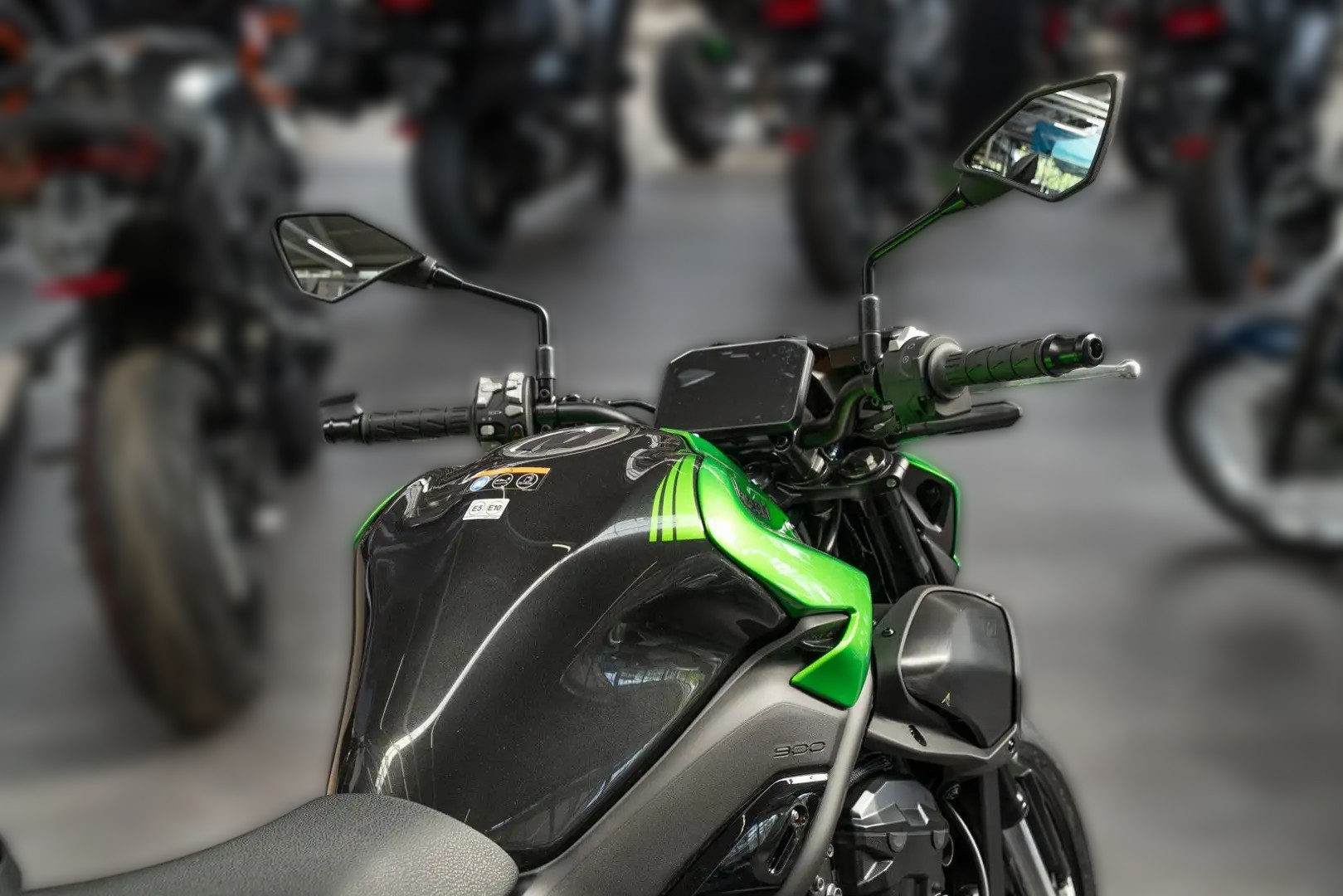 2025 Kawasaki Z900 - 0 km - Náhled 14