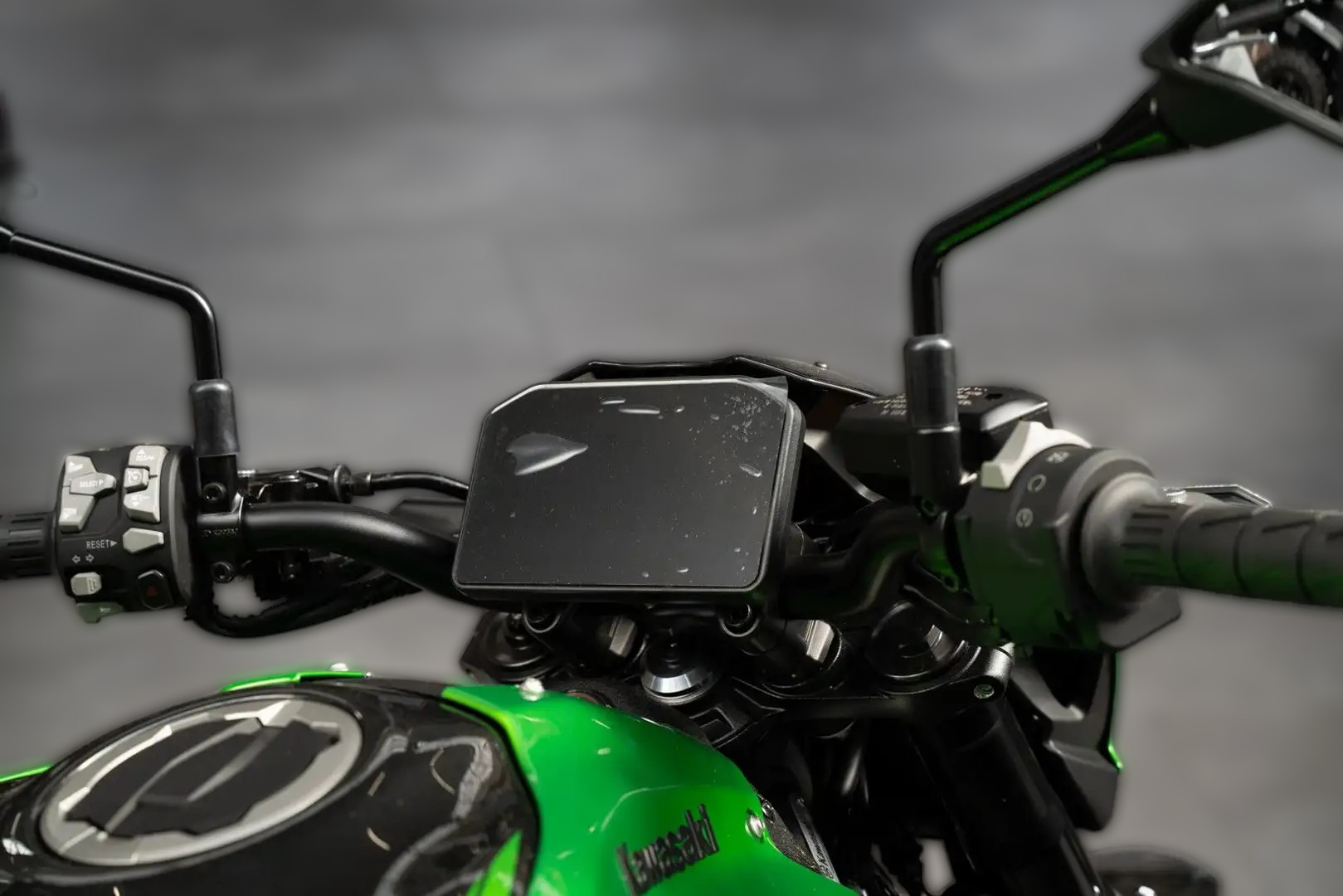 2025 Kawasaki Z900 - 0 km - Náhled 17