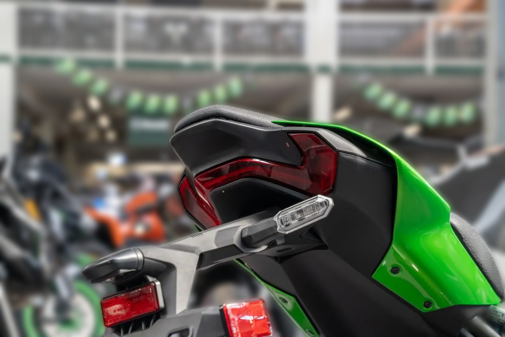 2025 Kawasaki Z900 - 0 km - Náhled 18