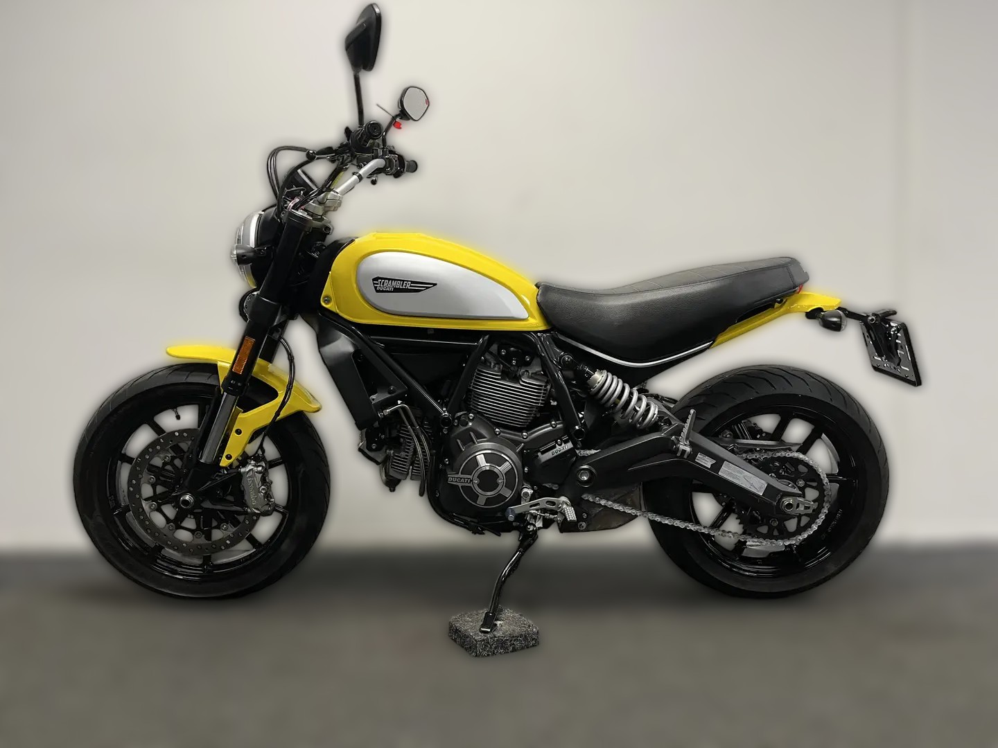 2024 Ducati Scrambler - 32 117 km - Náhled 25