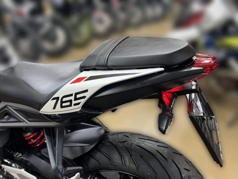 2025 Triumph Street Triple 765 - 20 000 km - Náhled 13