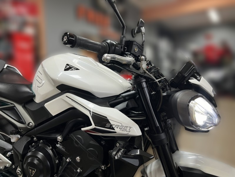 2025 Triumph Street Triple 765 - 20 000 km - Náhled 18
