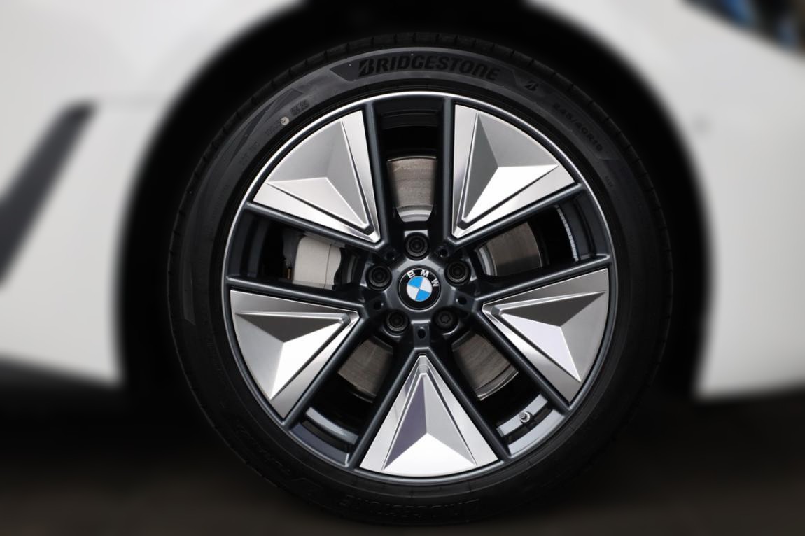 2025 BMW i4 - 8 000 km