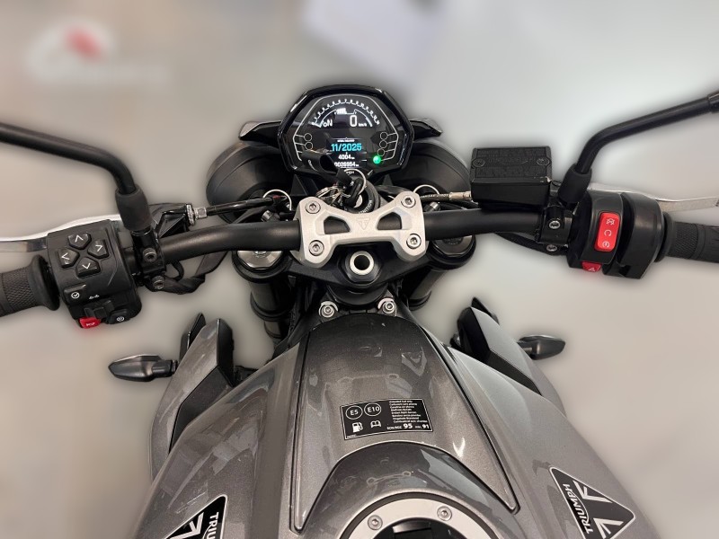 2023 Triumph Street Triple 765 - 20 000 km - Náhled 14