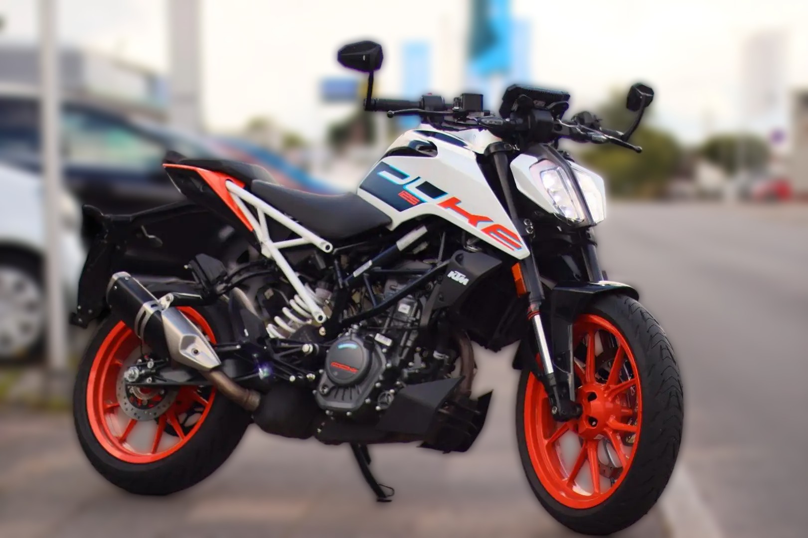 2025 KTM 125 Duke - 2 700 km - Náhled 5