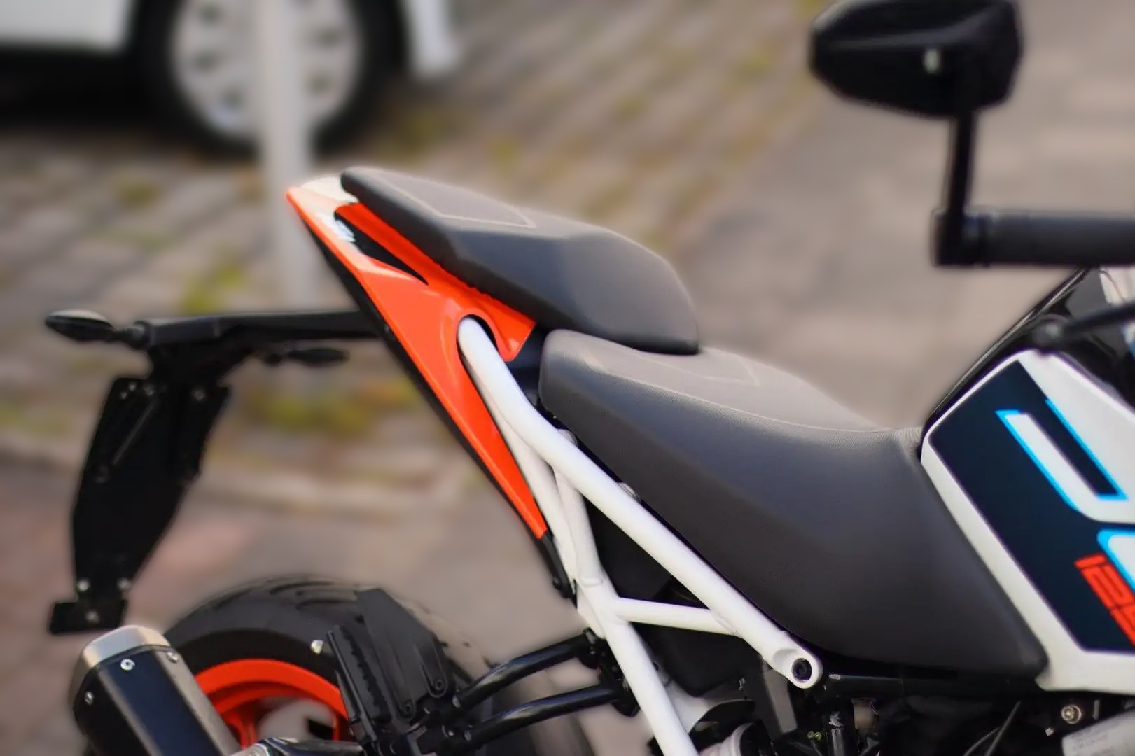 2025 KTM 125 Duke - 2 700 km - Náhled 11