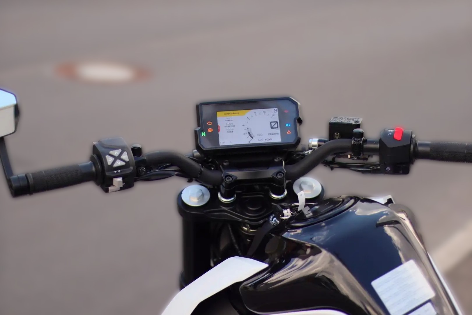 2025 KTM 125 Duke - 2 700 km - Náhled 12