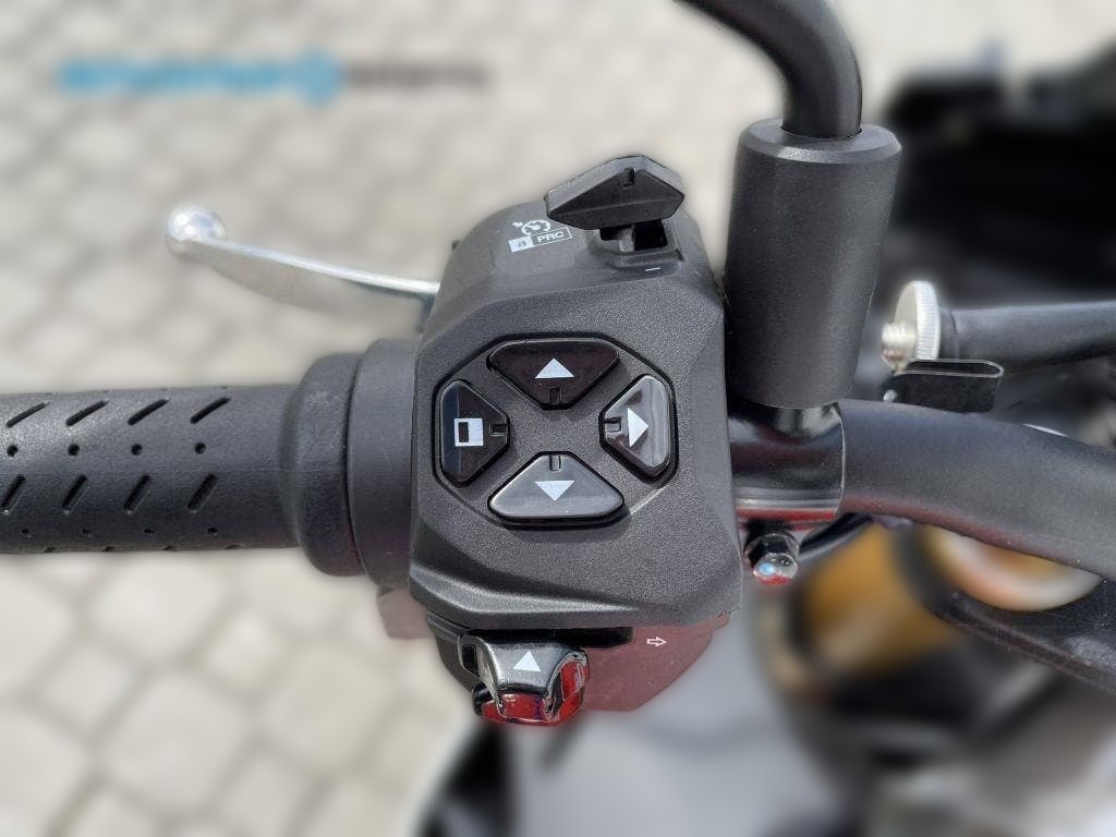 2023 Aprilia Tuono V4 - 14 803 km - Náhled 3
