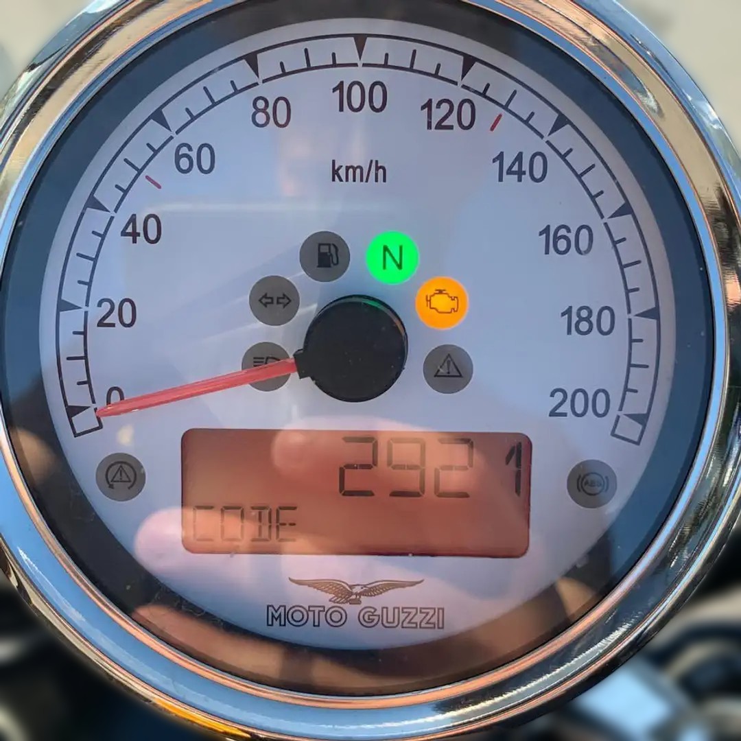 2017 Moto Guzzi V9 - 3 000 km - Náhled 6