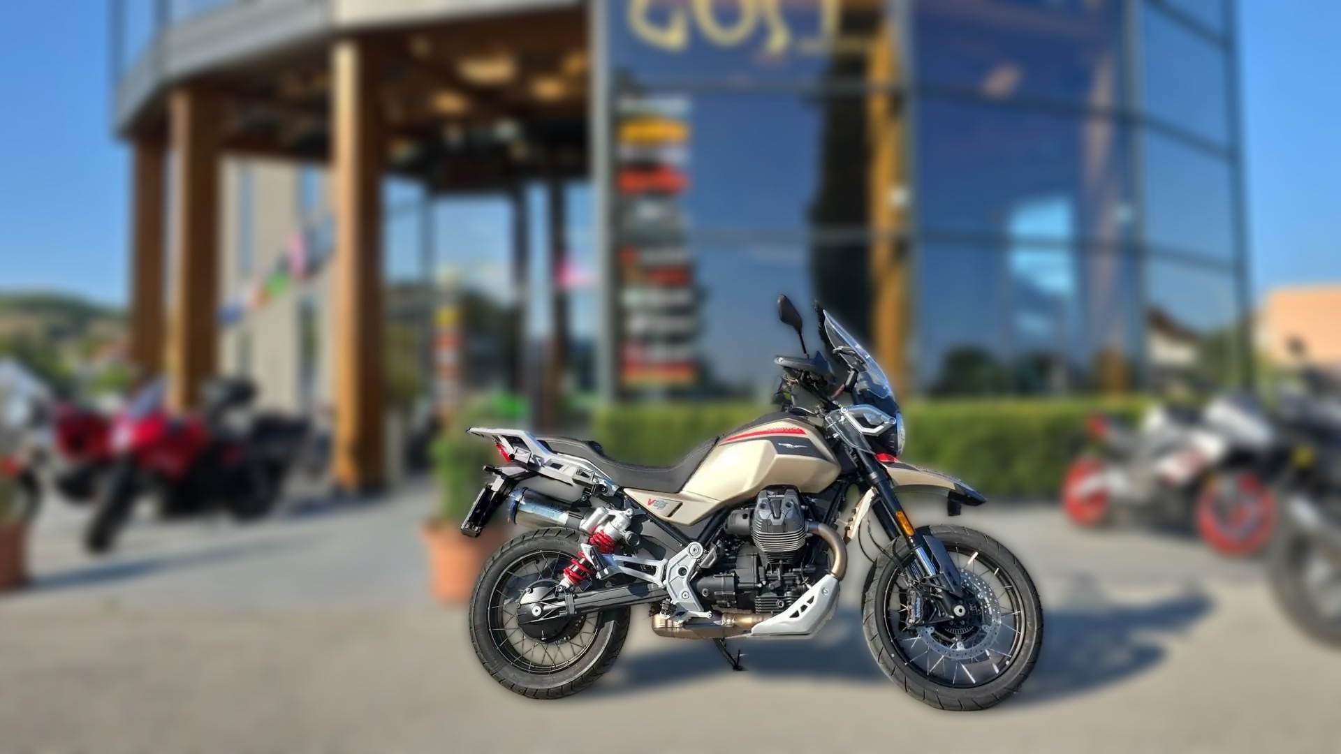 2025 Moto Guzzi V85 TT - 2 397 km - Náhled 6