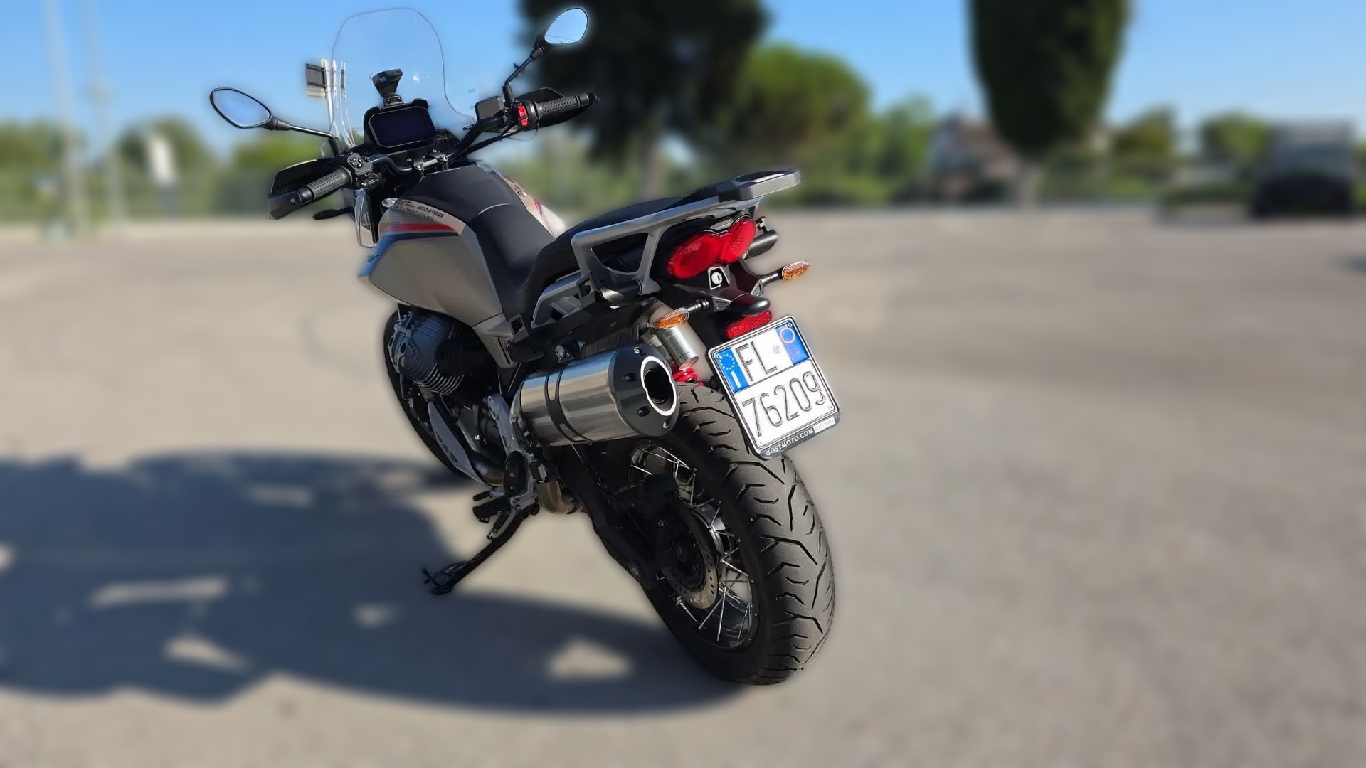 2025 Moto Guzzi V85 TT - 2 397 km - Náhled 8
