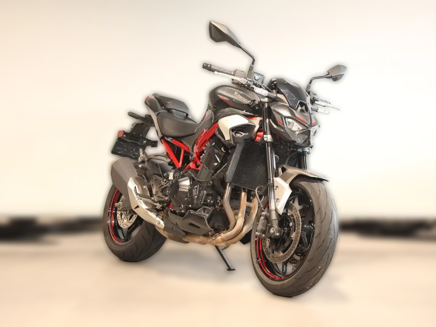 2025 Kawasaki Z900 - 11 667 km - Náhled 4