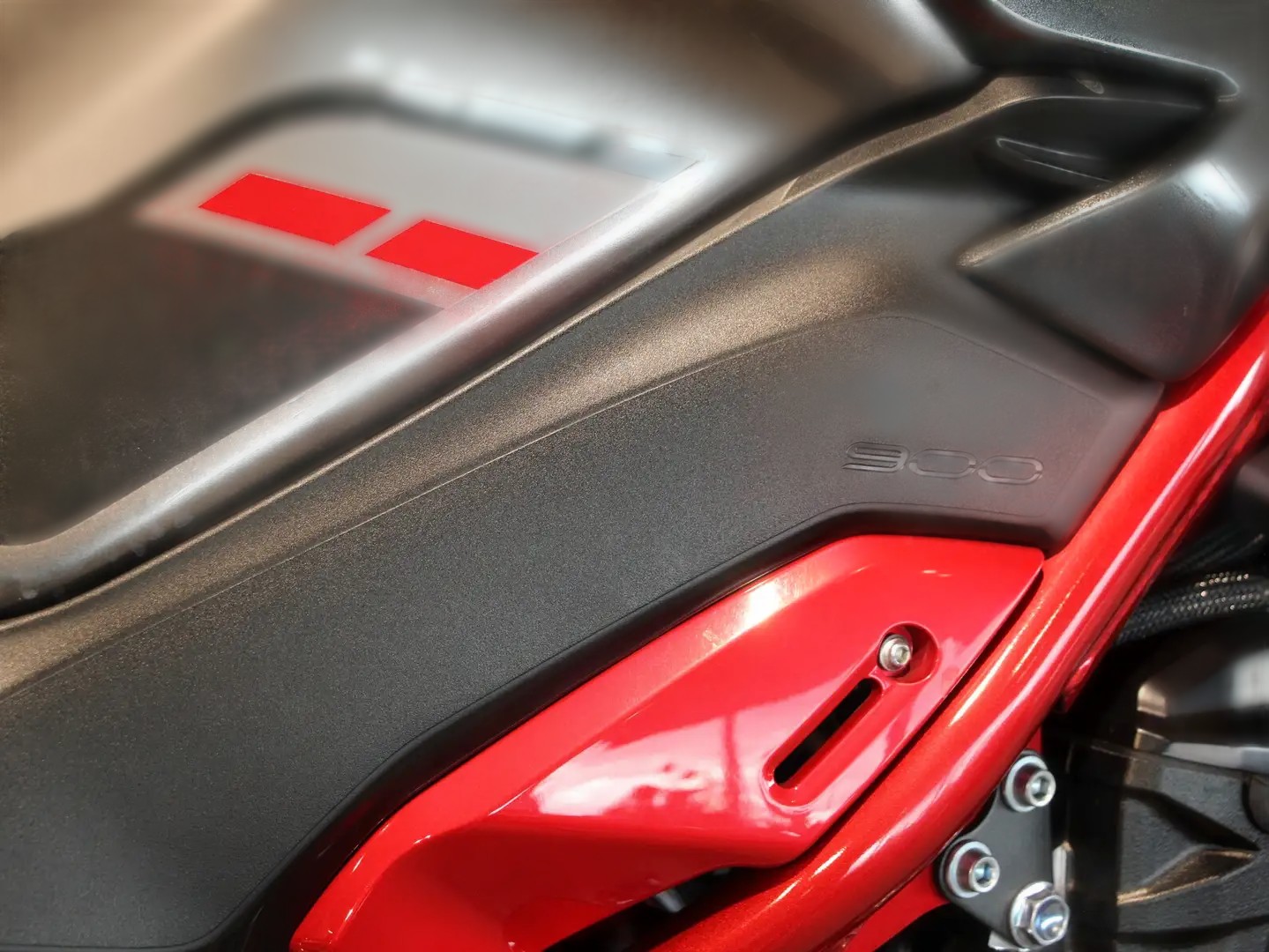 2025 Kawasaki Z900 - 11 667 km - Náhled 8