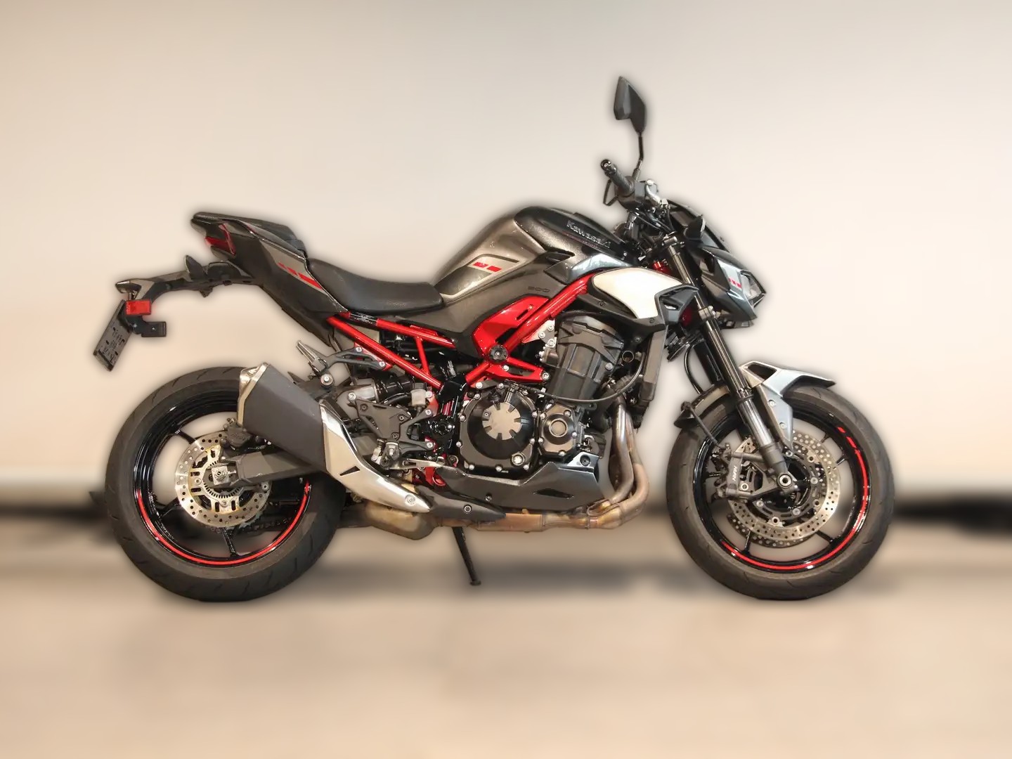 2025 Kawasaki Z900 - 11 667 km - Náhled 11